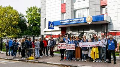 Суд в Минске вернул на доработку дела задержанных на митингах журналистов