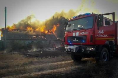 В Харьковской области полностью сгорело село, пожар расширился до 500 га