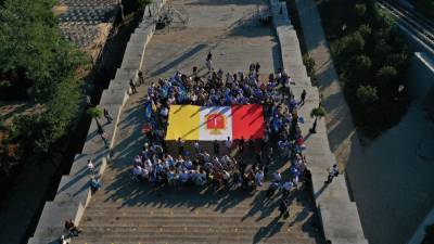 ОПЗЖ развернуло огромный флаг Одессы на Потемкинской лестнице