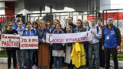 Задержанных на протесте в Минске журналистов отправили в изолятор