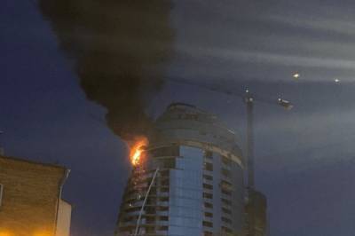 В Киеве спасатели боролись с масштабным пожаром элитной новостройки: фото и видео возгорания на 34 этаже