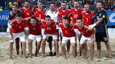 Игроки сборной России по пляжному футболу приняли участие в благотворительной лотерее