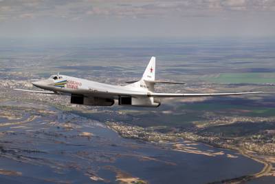Бомбардировщики Ту-160 побили мировой рекорд, продержавшись в воздухе 25 часов