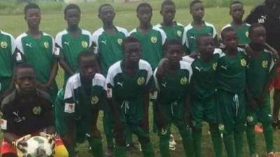 Не менее восьми футболистов погибли при падении автобуса в реку в Гане