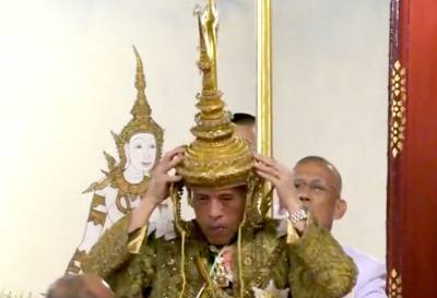 Протестующие в Бангкоке передали начальнику полиции требования для короля