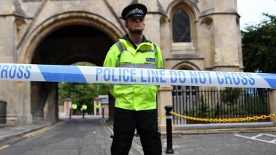 Четыре человека получили ножевые ранения на юге Англии