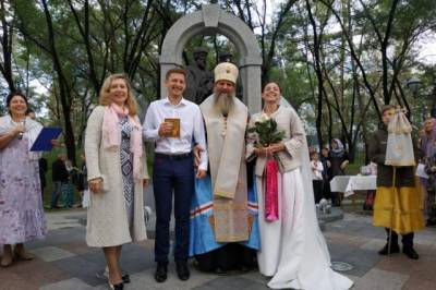 День семьи, любви и верности отметили в сквере на набережной Хабаровска