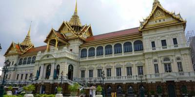Покусились на табу: в Таиланде требуют ограничить власть короля