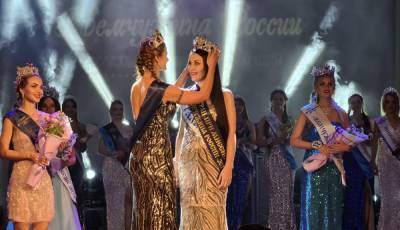 Скандальная экс-чиновница стала победительницей конкурса красоты «Жемчужина России»
