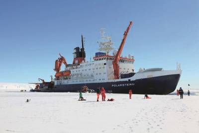 Что исследует корабль, замурованный во льдах Атлантики, и почему к нему нельзя приближаться