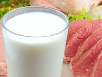 В Украине производят все меньше молока и мяса потому, что украинцы не покупают эти продукты из-за дороговизны - экономист