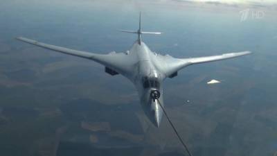 Рекордный перелет совершили российские летчики на стратегических бомбардировщиках Ту-160