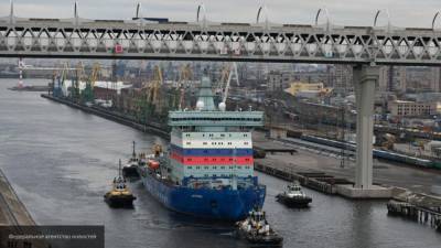 БДК "Александр Отраковский" вывез 70 тонн металлолома с Арктики за 10 часов