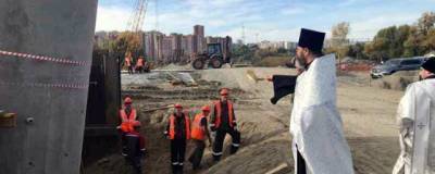 На стройплощадке четвертого моста через Обь в Новосибирске прошел молебен