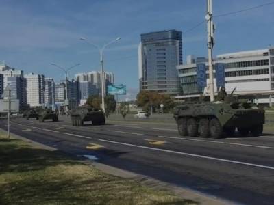 Военные, силовики и БТРы стягиваются в центр для защиты Минска от граждан
