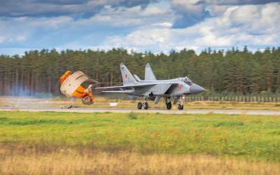 Экипажи истребителей в Тверской области отработали воздушный бой
