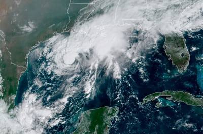 На Техас и Луизиану надвигается тропический шторм "Бета"