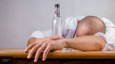 Нарколог рассказал, чем грозит резкий отказ от алкоголя