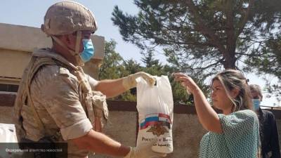 Российские военные доставили сирийцам более 400 наборов гумпомощи