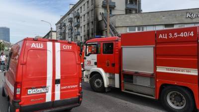 Пожар в автосервисе в центре Петербурга тушили 6 расчетов