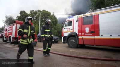 Спасатели эвакуировали 15 человек из горящего дома в Курске
