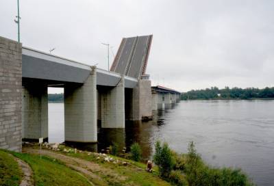 Разводка Ладожского моста у Марьино перекроет «Колу» в понедельник на 45 минут