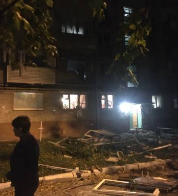 В Тюмени из-за взрыва газа разрушился балкон в пятиэтажке: двое пострадали