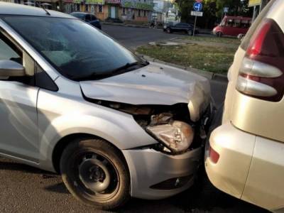 Ford догнал Toyota Land Cruiser: В Николаеве столкнулись две иномарки