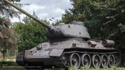 Хулиганы подожгли танк-памятник Т-34 в Нижегородской области