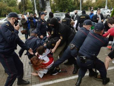 Протесты в Беларуси. Милиционеры в Бресте брызгали в демонстрантов газом и стреляли в воздух