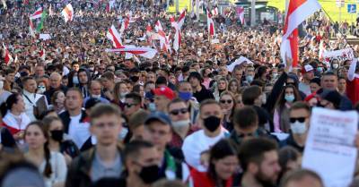 "Марш справедливости" в Минске: спецтехника в городе, интернет снова отключен