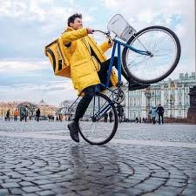 Власти Москвы разрабатывают рекомендации для курьеров-велосипедистов