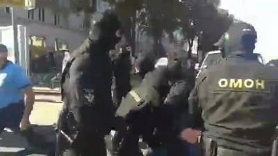 В Гомеле произошли столкновения между протестующими и сотрудниками ОМОН