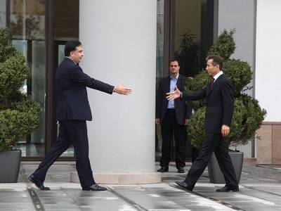 Опрос Ipsos: Негативный рейтинг Саакашвили – 25%, Иванишвили – 32%