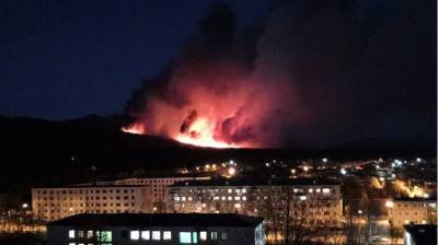 Семь крупных пожаров тушат на северо-востоке России