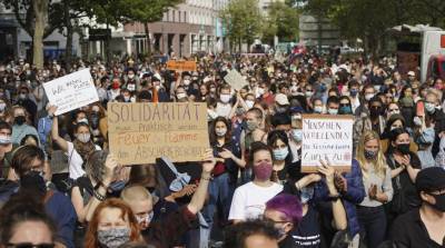 В Германии тысячи людей вышли на митинг в поддержку беженцев в Греции