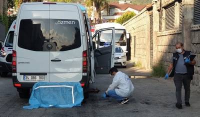В Турции под колесами микроавтобуса погибла туристка из России