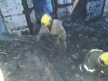 В Бостанлыкском районе загорелись сразу семь частных домов