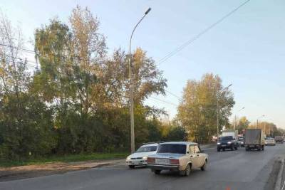 Велосипедист попал под колеса Газели в Новосибирске