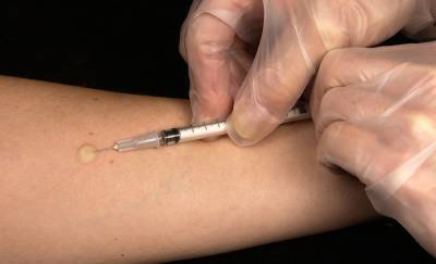 Привиться от гриппа уже можно, но выбора вакцин пока нет