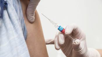 Эксперт объяснила, как вакцина против гриппа помогает при Covid-19