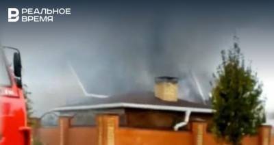 В Казани утром загорелся частный дом, его тушат пожарные