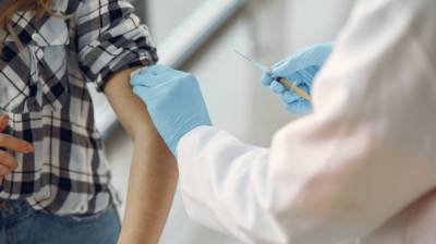 Александр Караулов - Эксперты назвали ограничения на вакцинацию от коронавируса - vestivrn.ru