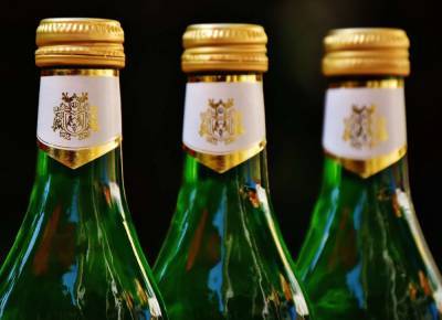 Склад с поддельным алкоголем обнаружили в дорогом отеле Турции