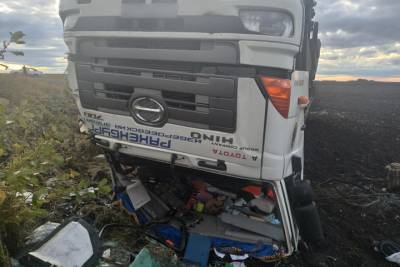 В Рязанской области грузовик улетел в кювет и перевернулся