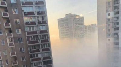 Часть Киева затянуло сильным смогом (ФОТО)