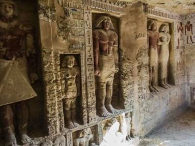 В Египте нашли 14 древних гробниц, которым более двух тысяч лет