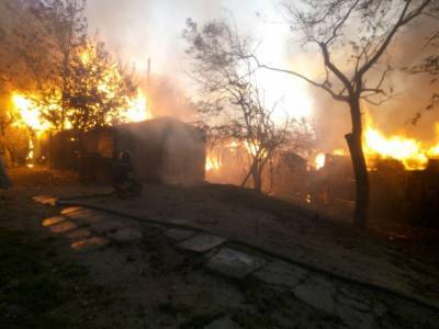 Под Одессой произошел пожар в дачном поселке