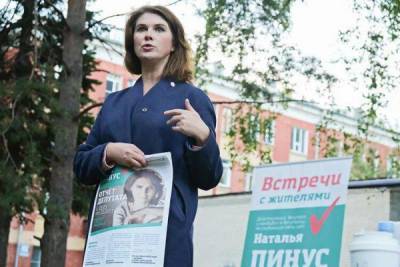 Депутат из Новосибирска объяснила просьбу скинуться ей на подарок отсутствием зарплаты