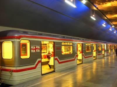 Тбилисское метро возвращается к графику работы до полуночи